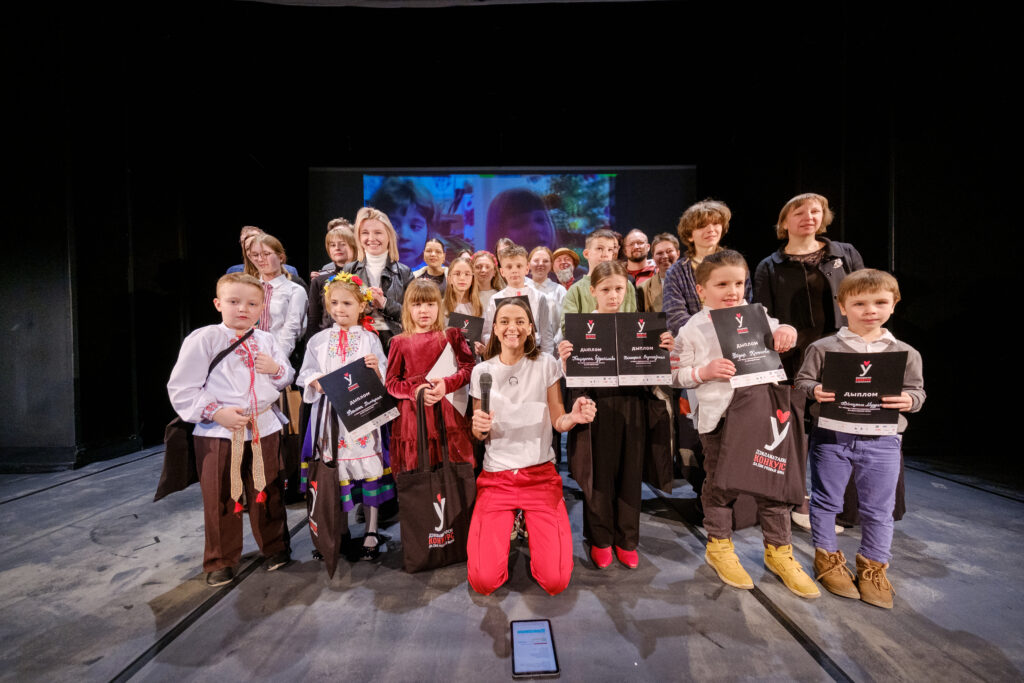 «Каб кожны змог адчуць сябе сапраўдным акторам»: каманда фонду Tutaka пра Міжнародны дэкламатарскі конкурс, беларускую мову і яе дыялекты