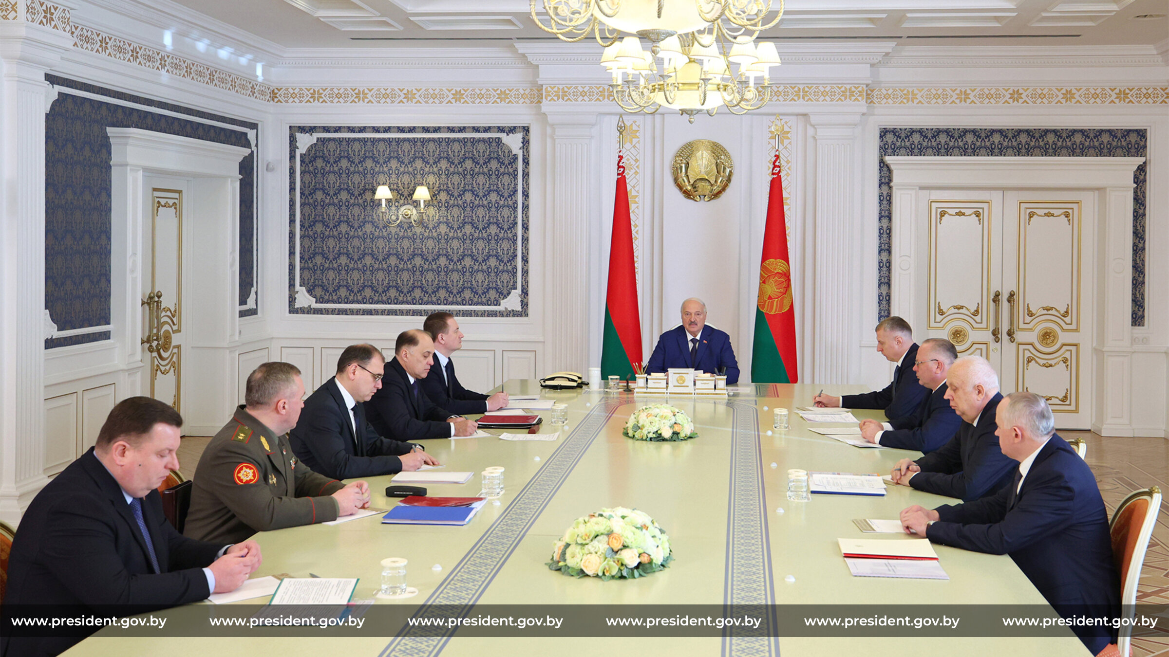 Лукашенко требует к концу года обеспечить производство ходовых боеприпасов