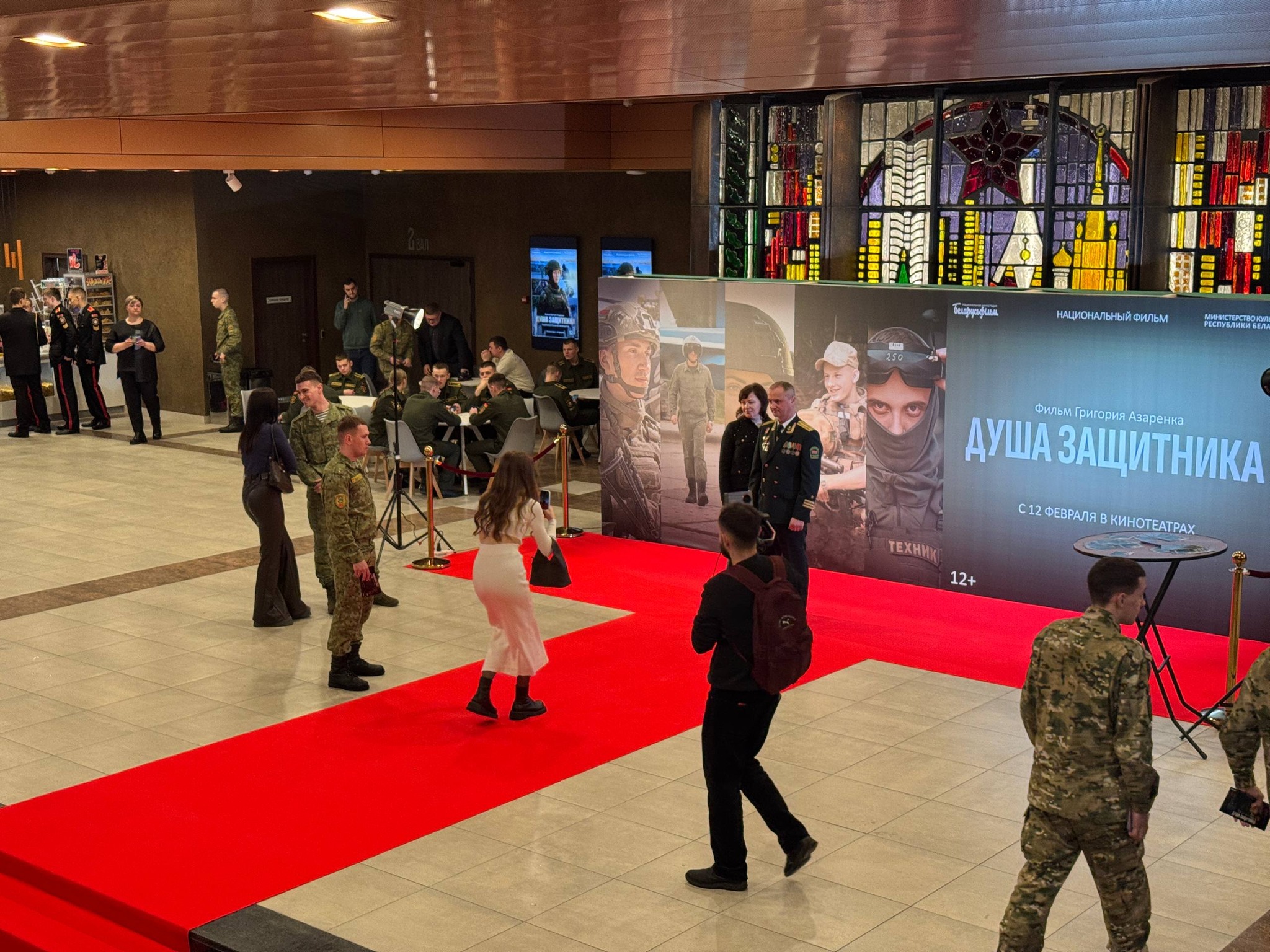 Мілітары-шоу і культ «галоўнага камандзіра»: у Мінску прэзентавалі фільм Рыгора Азаронка