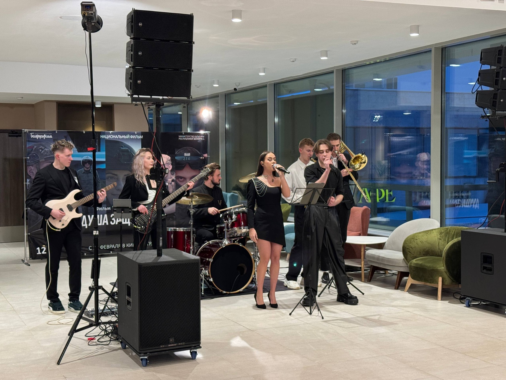 Мілітары-шоу і культ «галоўнага камандзіра»: у Мінску прэзентавалі фільм Рыгора Азаронка