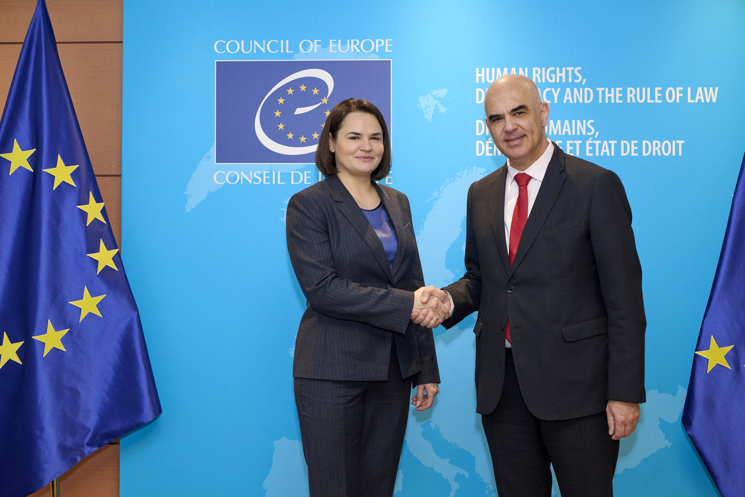 Тихановская вручила Крест добрососедства генсеку Совета Европы