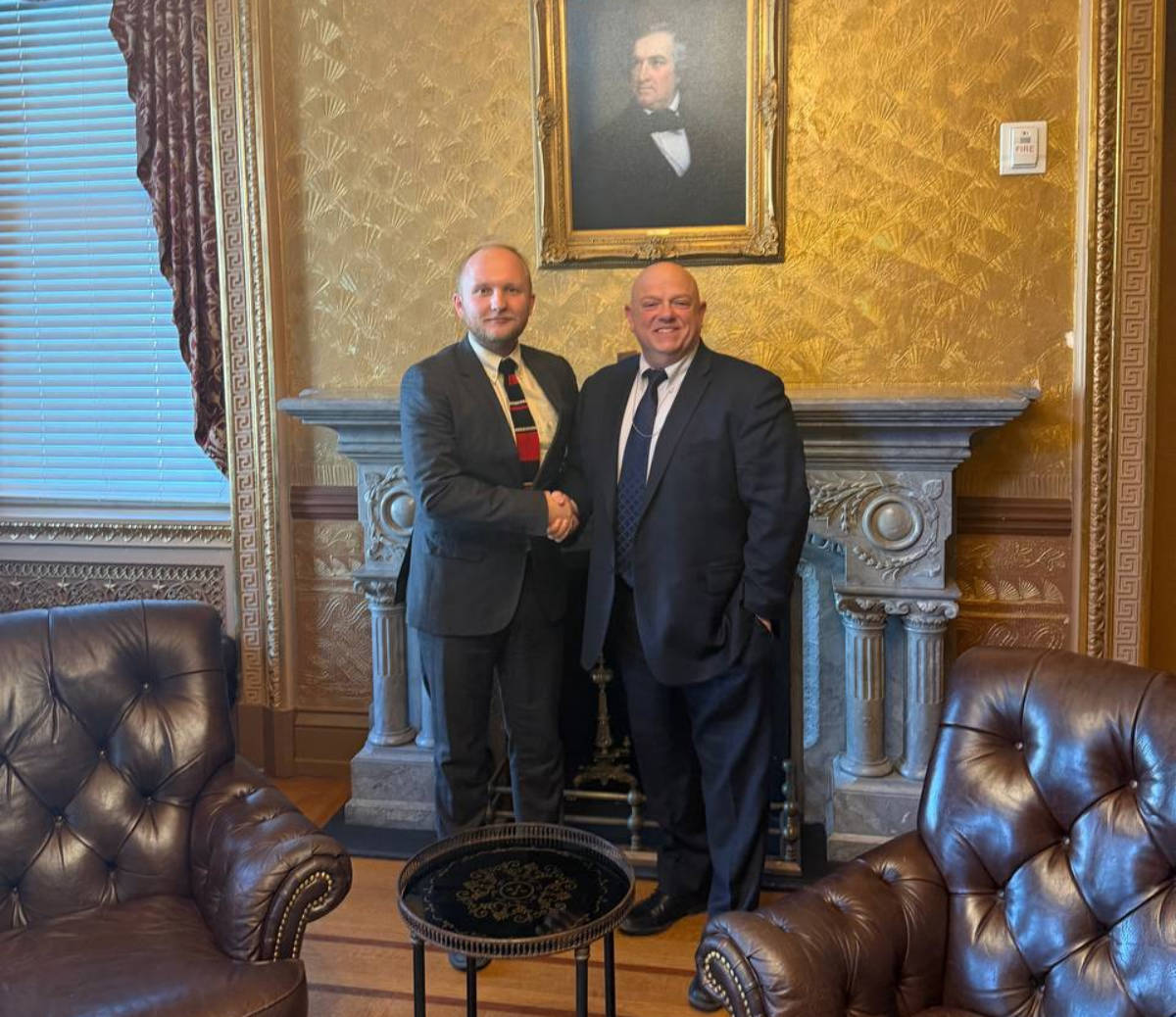 Политзаключенные, гибридные атаки и круглый стол — советник Тихановской провел встречи в Белом доме