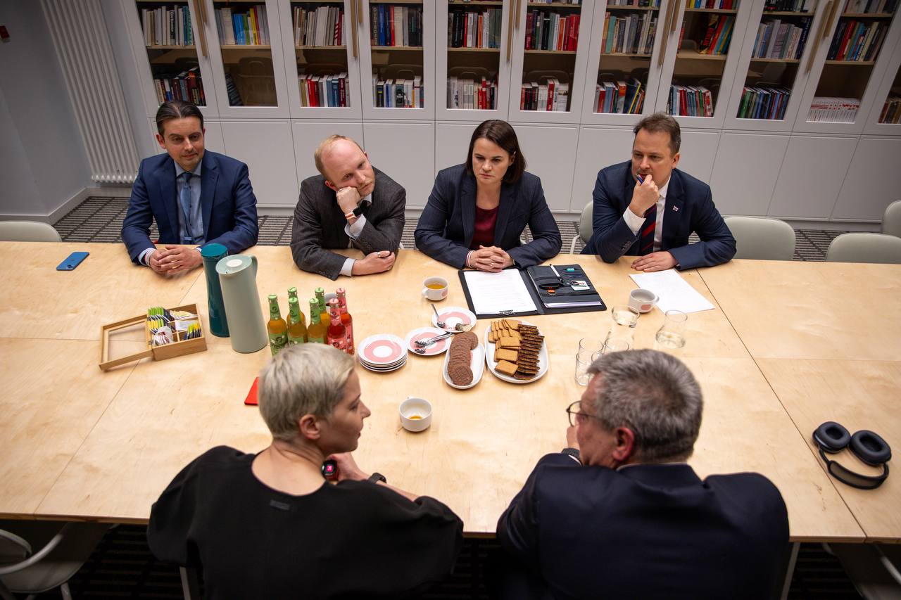 Тихановская провела консультации с Бабарико и Колесниковой в Берлине