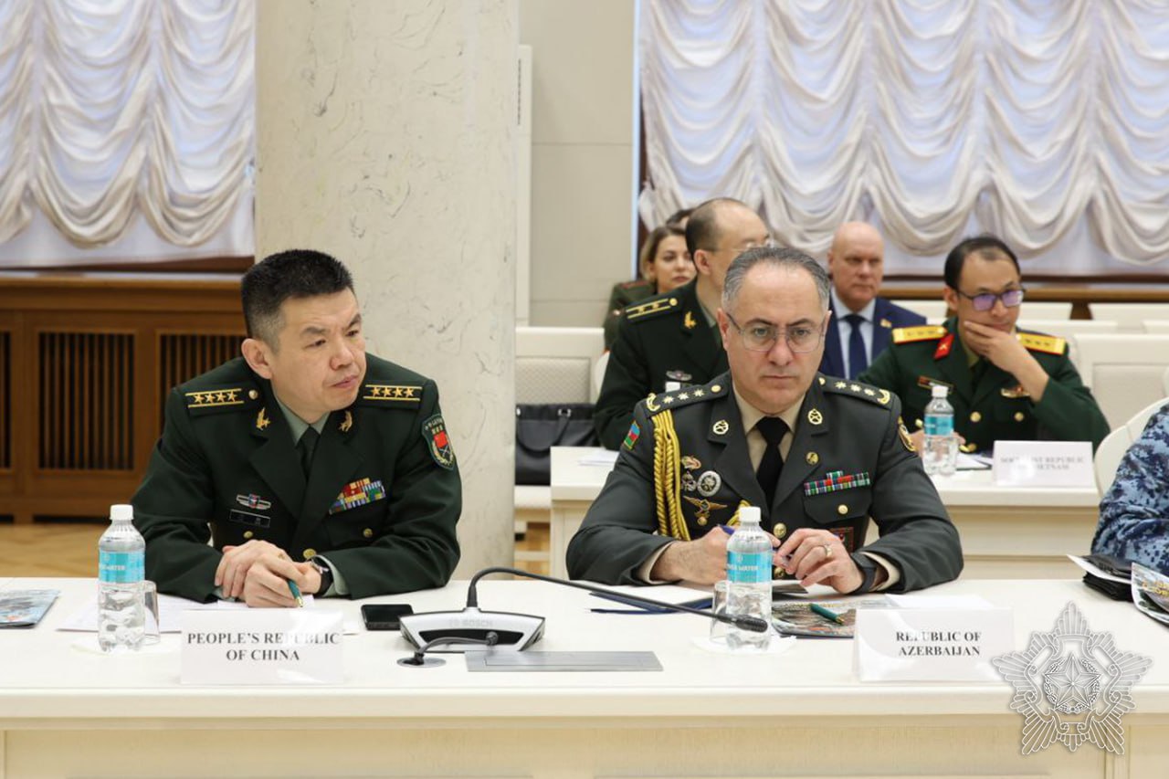 Ревенко рассказал военным атташе о новом десантном соединении и закупках 75 тыс. единиц вооружений, техники и имущества