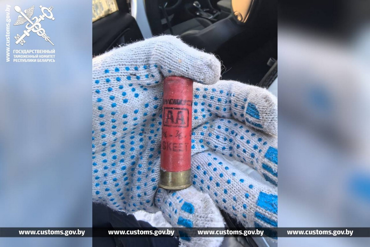 54 боевых патрона нашли в легковушке, ввезенной в Беларусь в автовозе