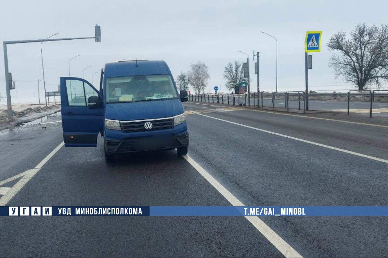 Фура врезалась в маршрутку под Слуцком. Пострадали 2 человека