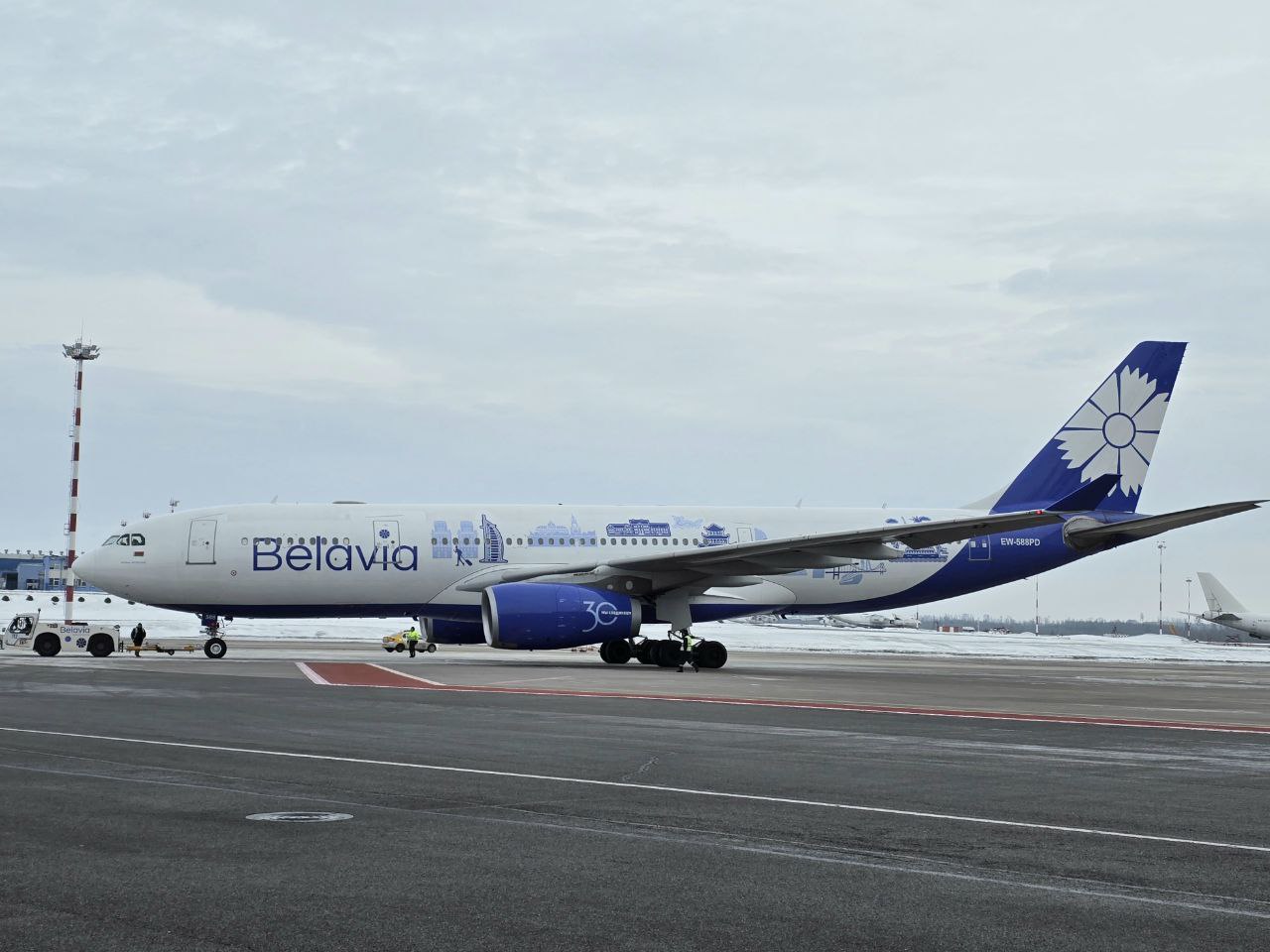 «Белавиа» представила новую ливрею дальнемагистральных самолетов