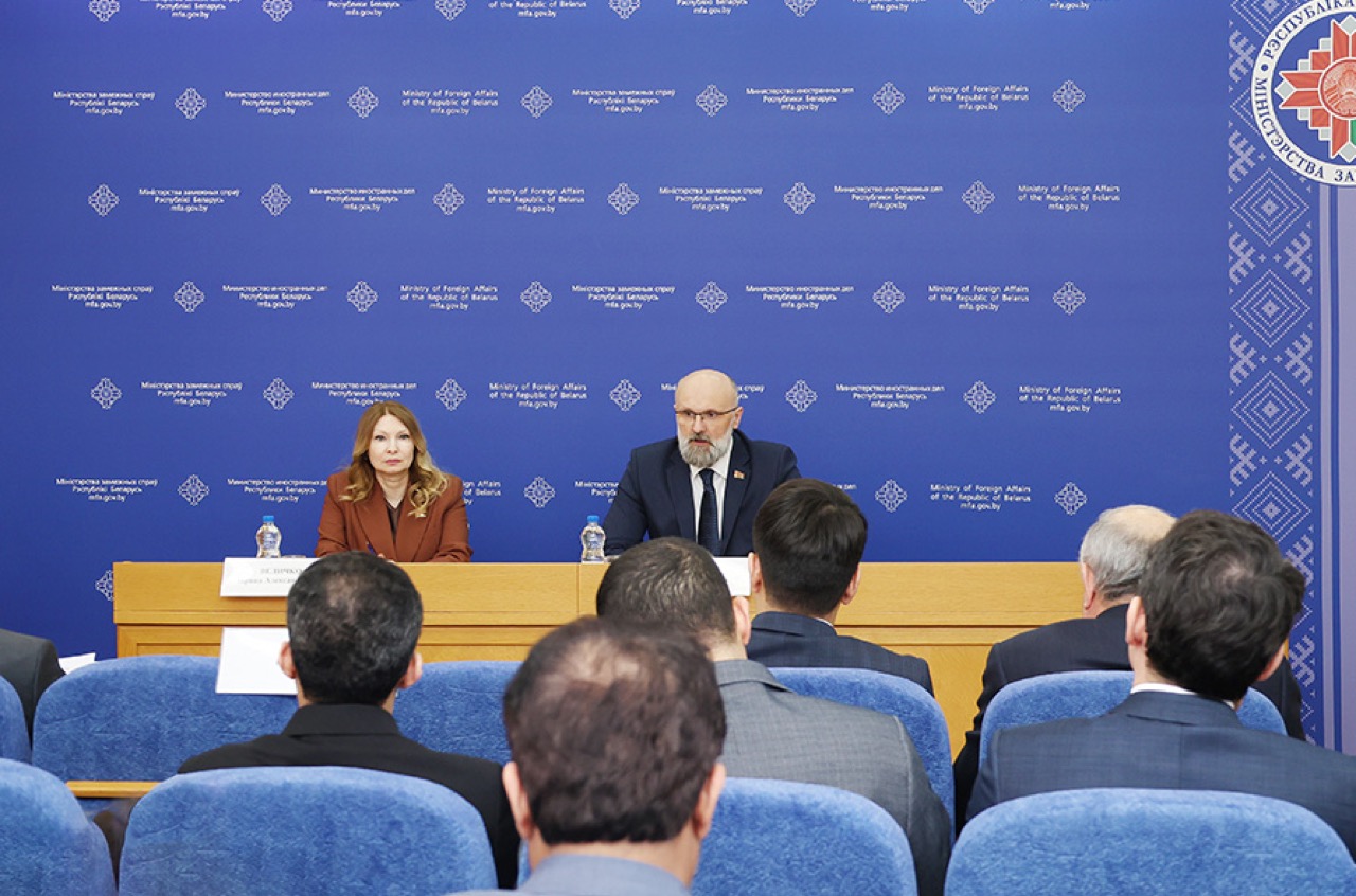 Иностранных дипломатов позвали в беларусский МИД послушать о правах человека