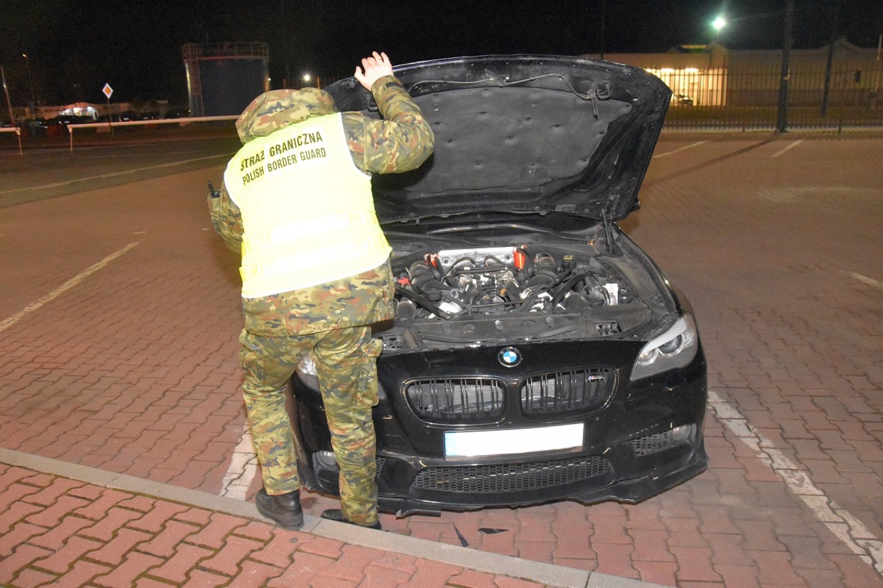 Беларус пытался уехать из Польши на BMW с поддельным VIN