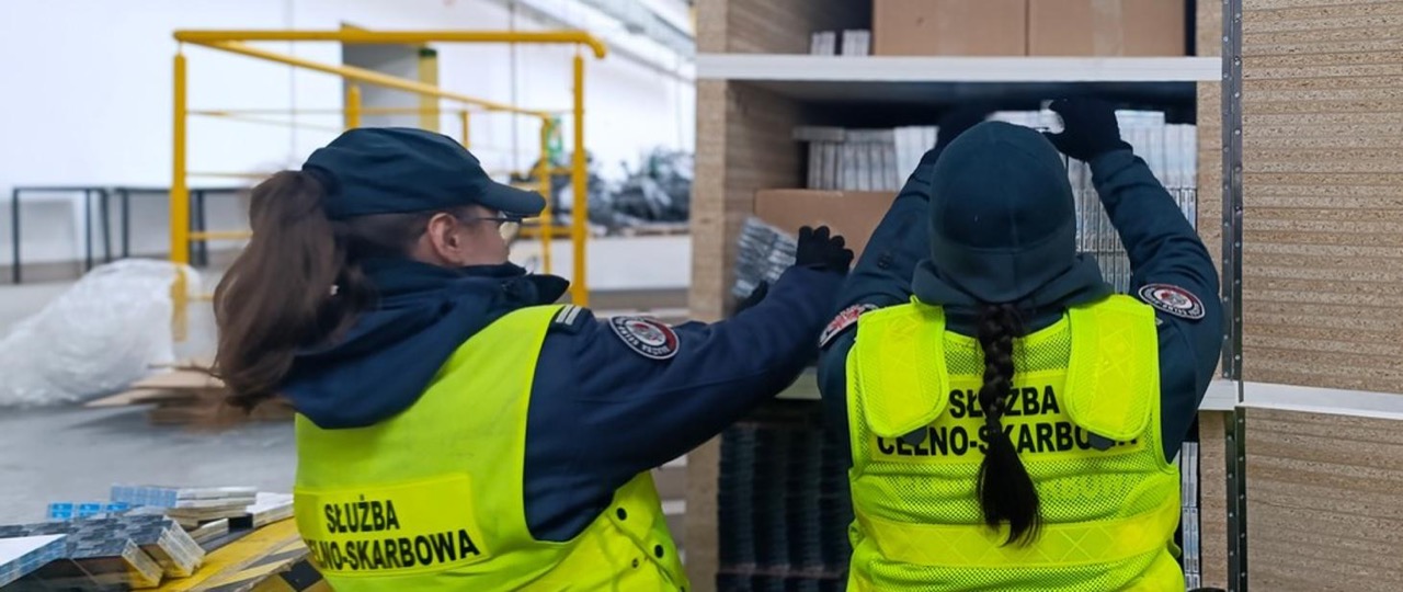 Беларусские сигареты нашли в грузовике с мебелью в Польше