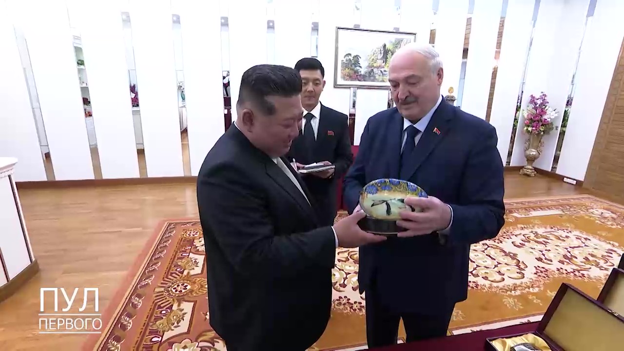 Лукашенко прорекламировал Ким Чен Ыну беларусское стрелковое оружие