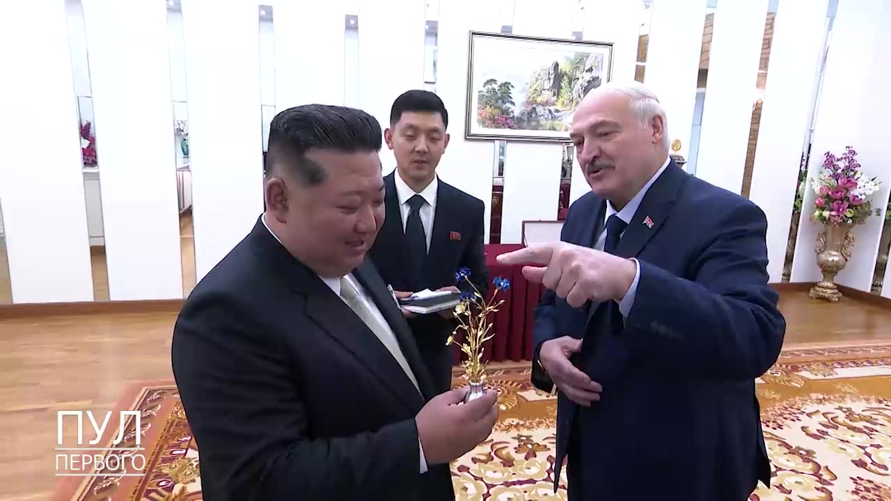 Лукашенко прорекламировал Ким Чен Ыну беларусское стрелковое оружие