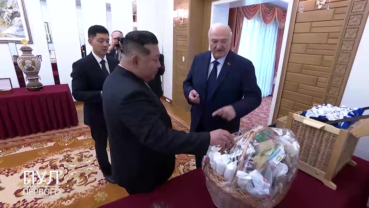 Лукашенко прорекламировал Ким Чен Ыну беларусское стрелковое оружие