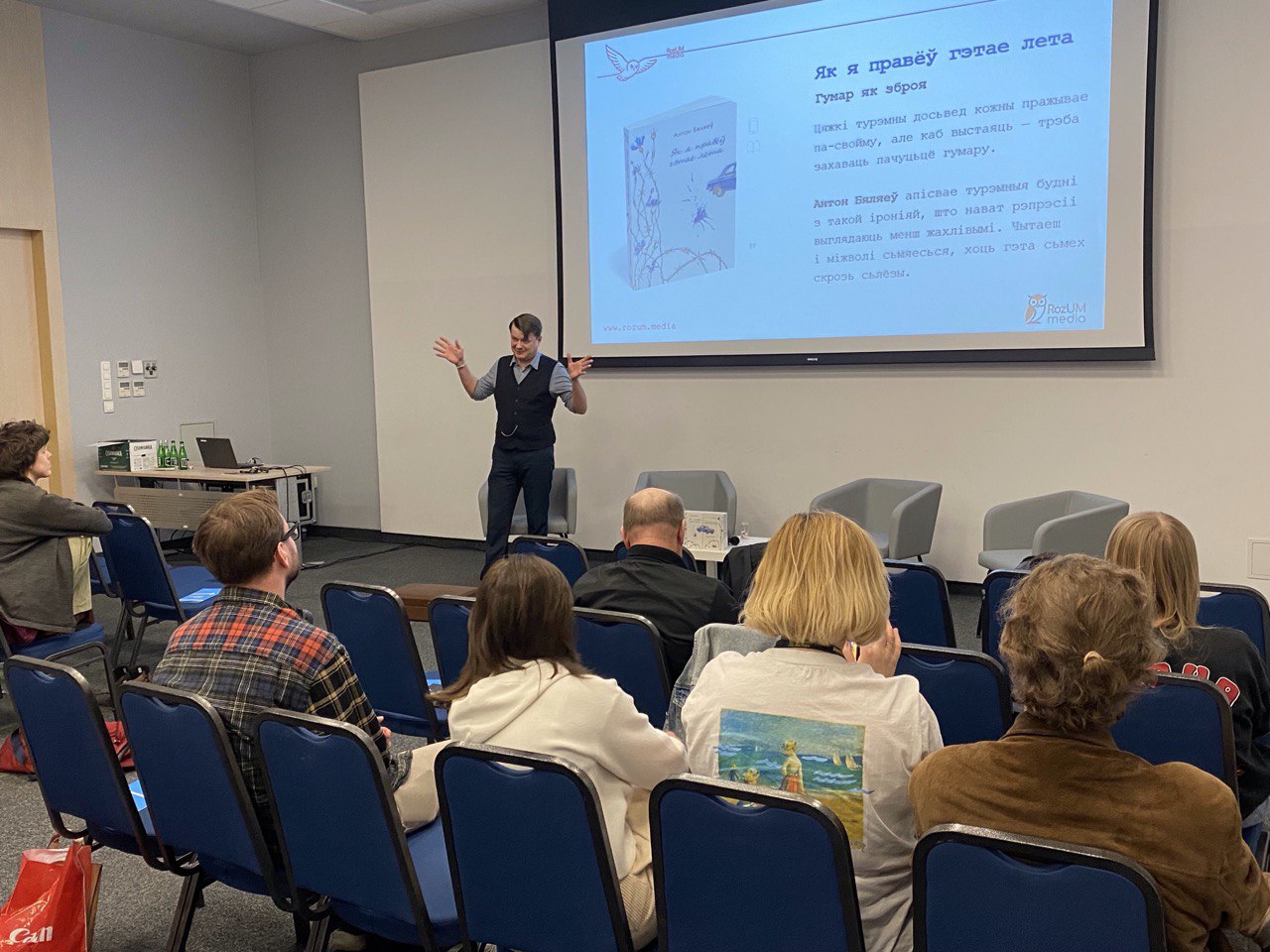 «У лідарах продажаў «Слон» Сашы Філіпенкі і «Халодныя землі» Аляксандра Карнаўха»: беларускія выдаўцы пра ўдзел у Познаньскім кніжным кірмашы