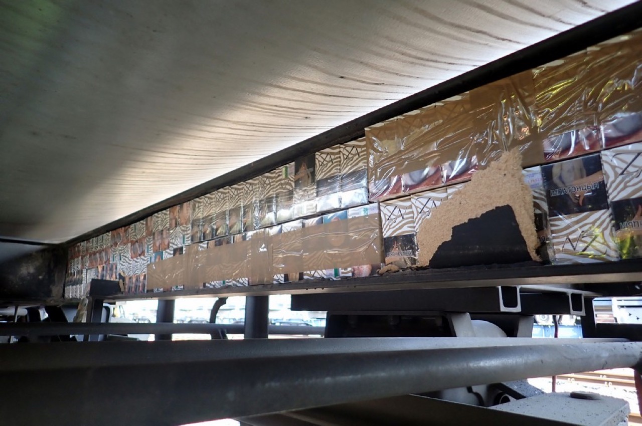 Беларусские сигареты нашли в грузовом поезде на польской границе