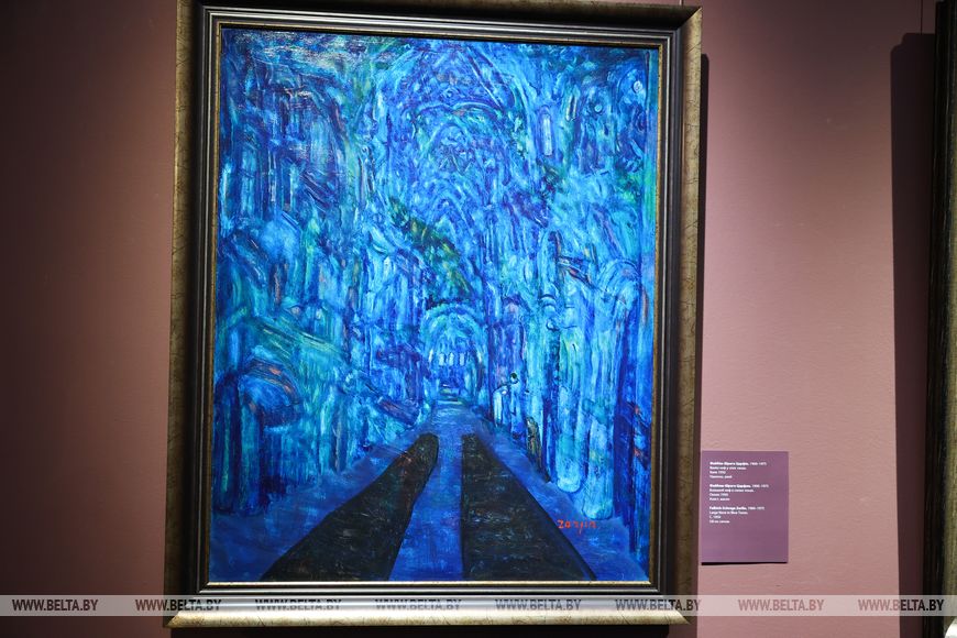 У Нацыянальным мастацкім музеі адбыўся перформанс-прэзентацыя калекцыйных хустак «Усе носяць Царфіна» - фотафакт