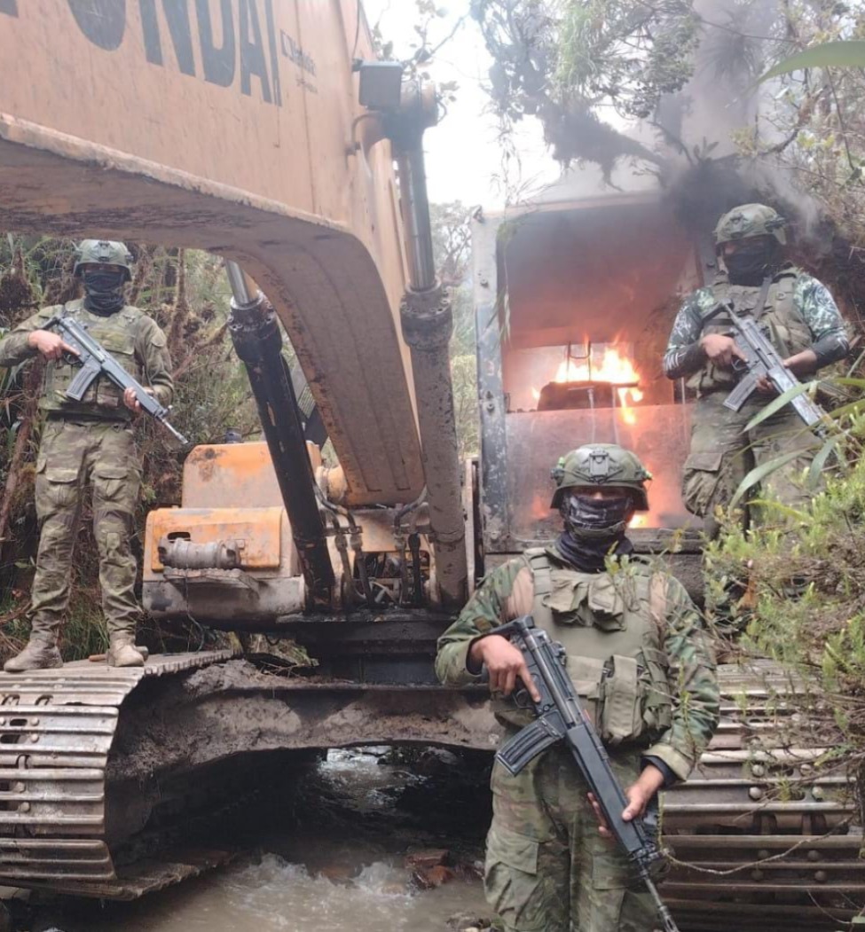 Эквадор и США начали военную операцию против наркокартелей