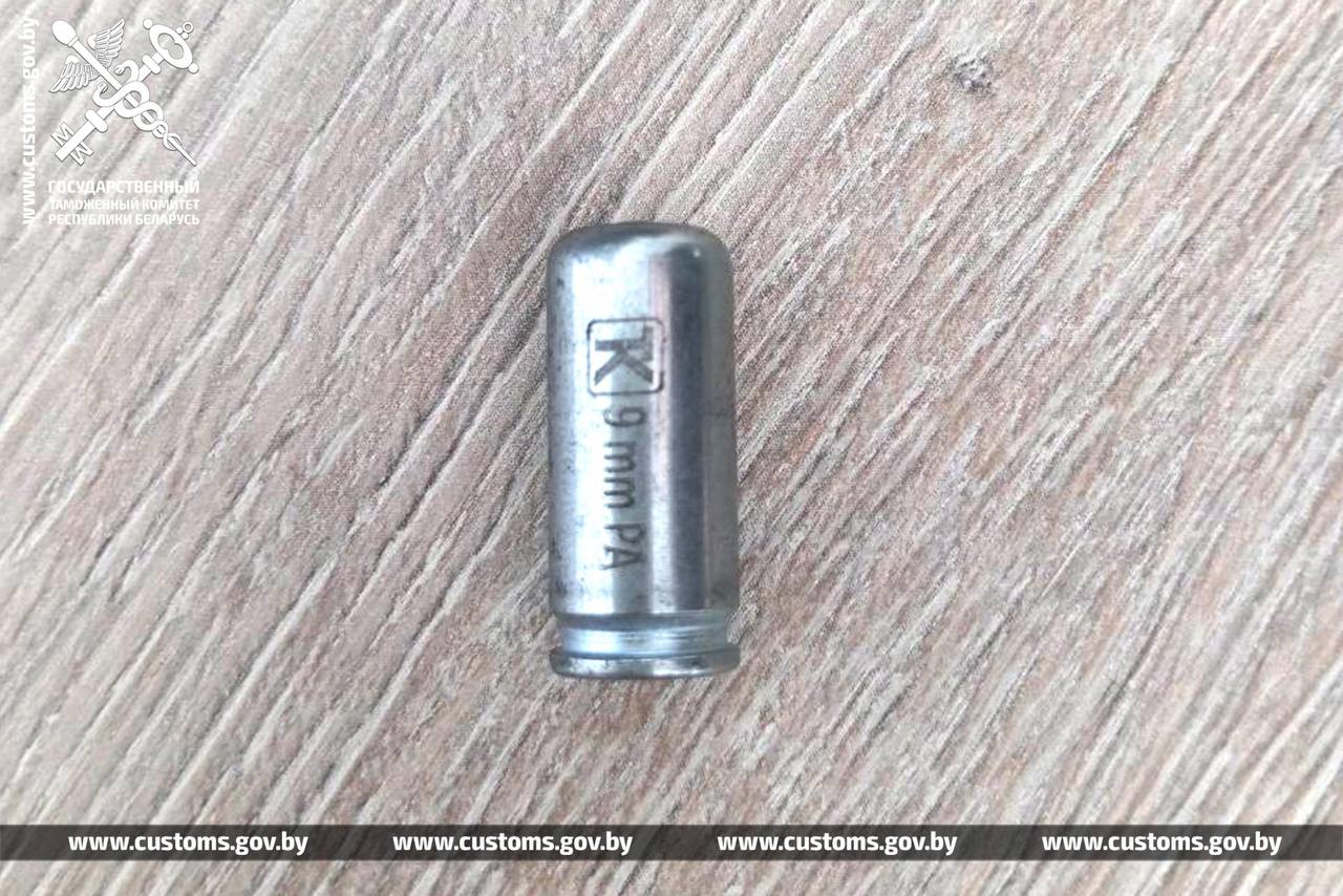 Таможня завела уголовное дело на россиянина из-за пистолета в кабине грузовика