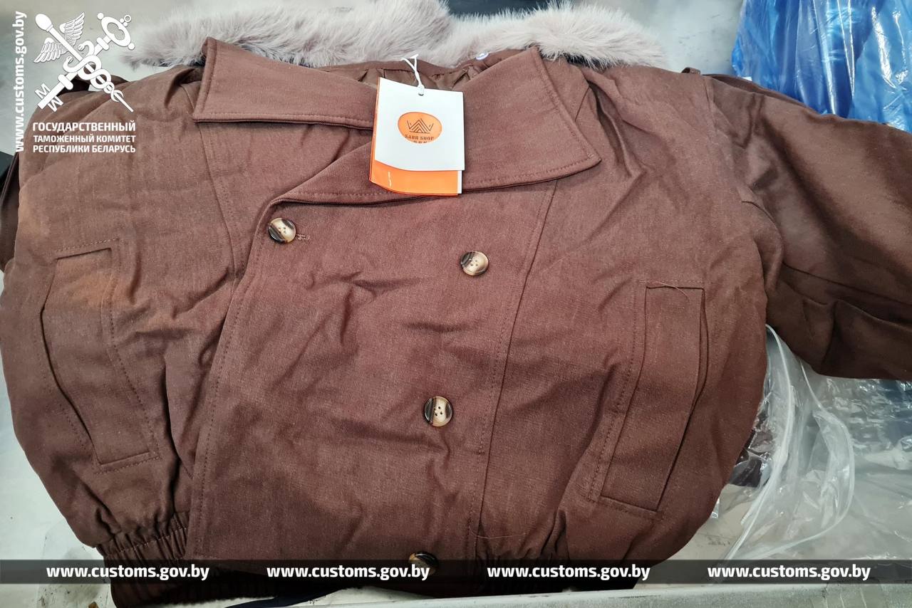 Таможенники пришли с проверкой к ИП в Гомеле, а он бросил бус с товаром и убежал