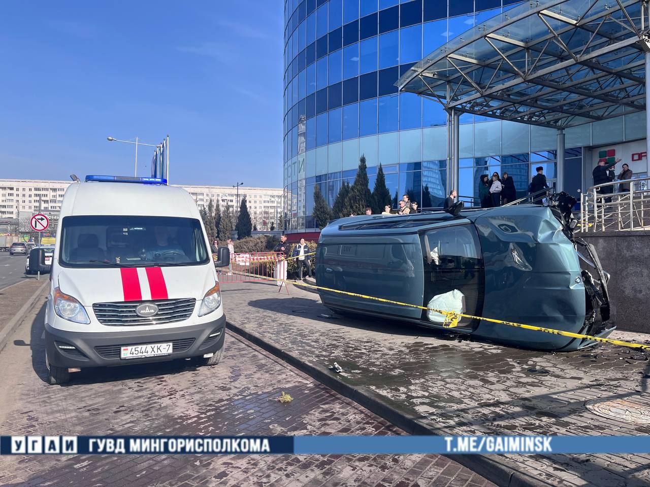 Минчанке стало плохо за рулем BMW. Пострадала 11-летняя девочка