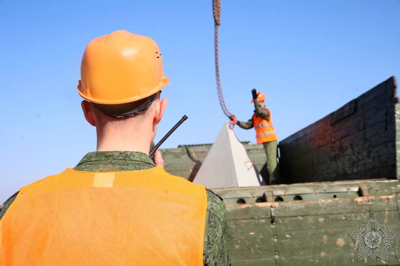 На учениях Западного оперативного командования устанавливают "зубы дракона"