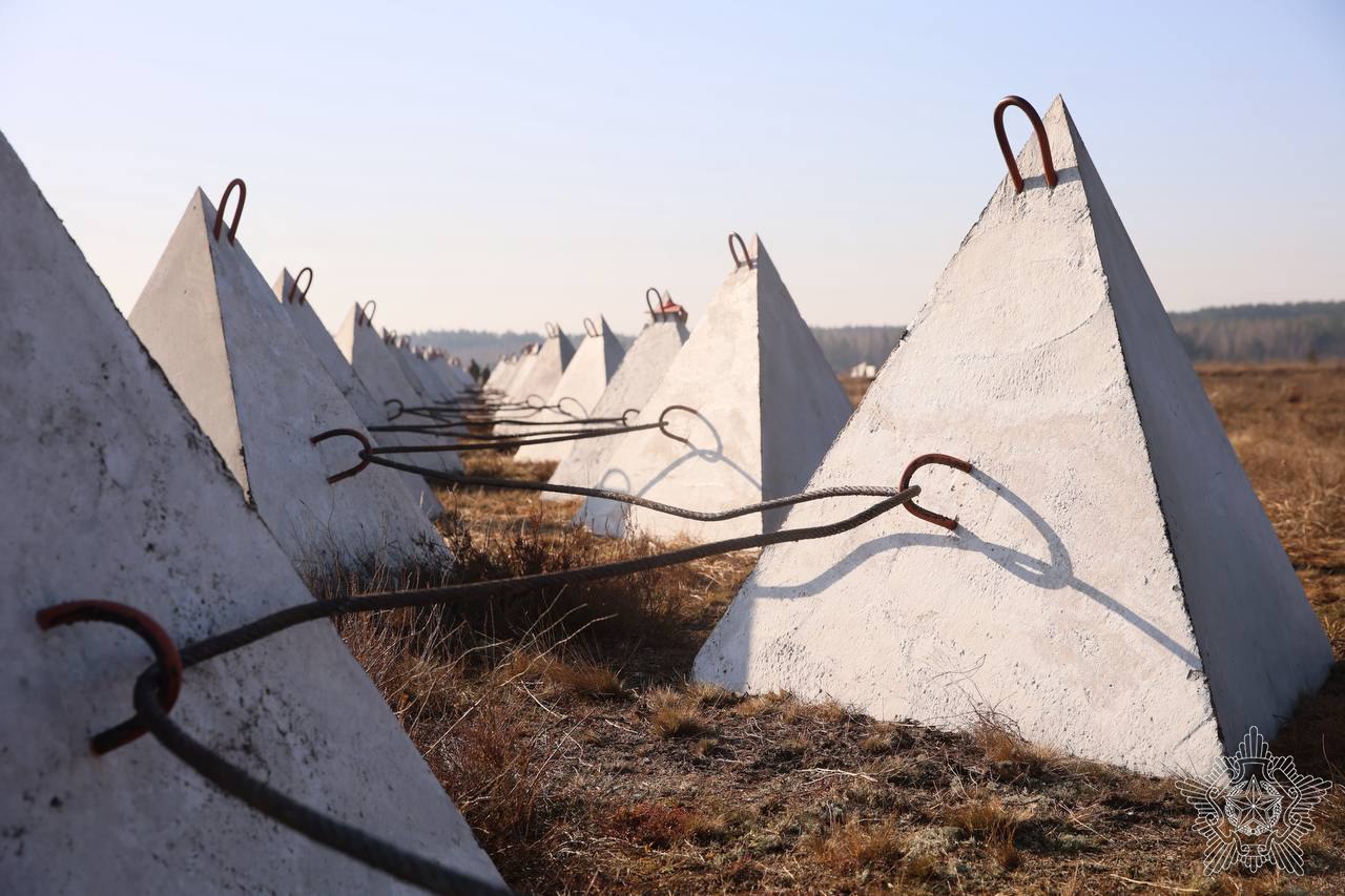 На учениях Западного оперативного командования устанавливают "зубы дракона"