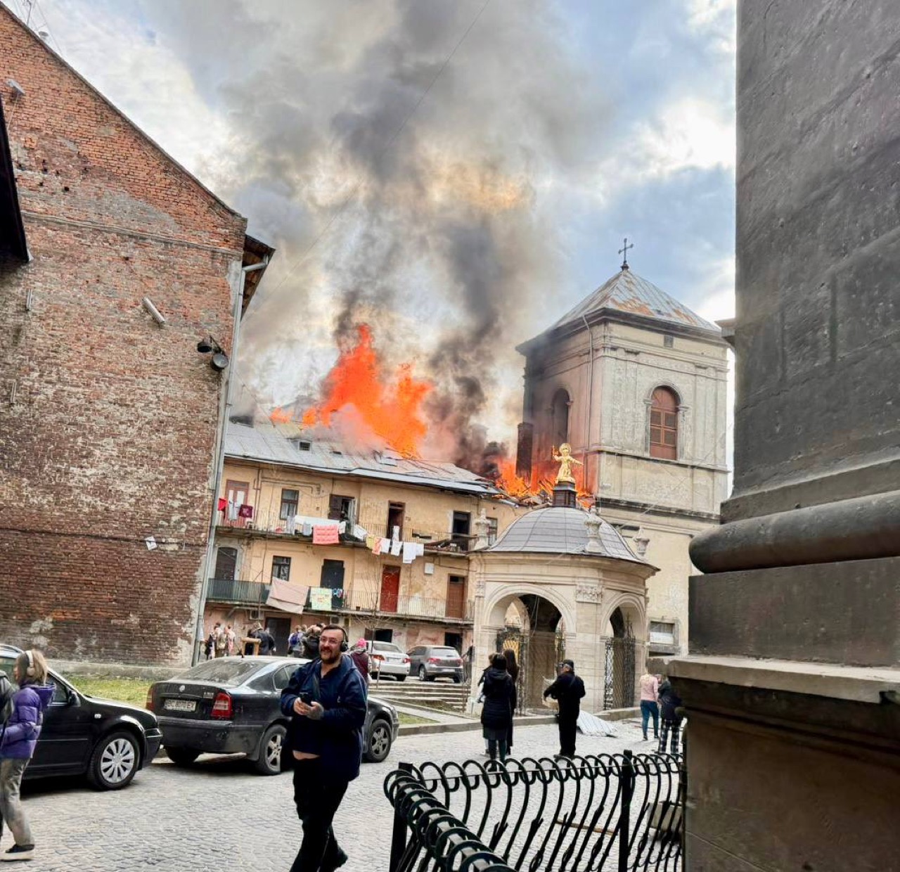 Россия ударила дронами по центру Львова. Есть пострадавшие