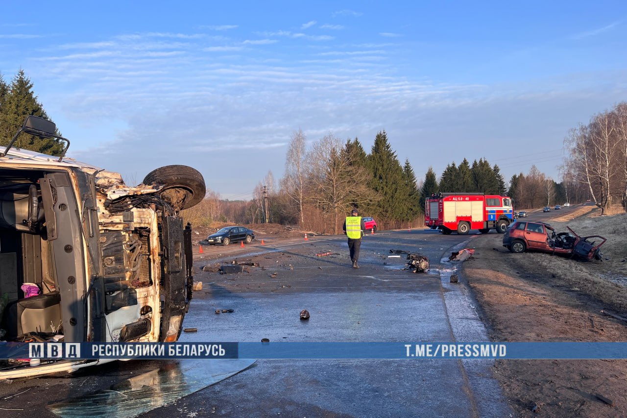Два человека погибли в лобовом столкновении с грузовиком в Молодечненском районе