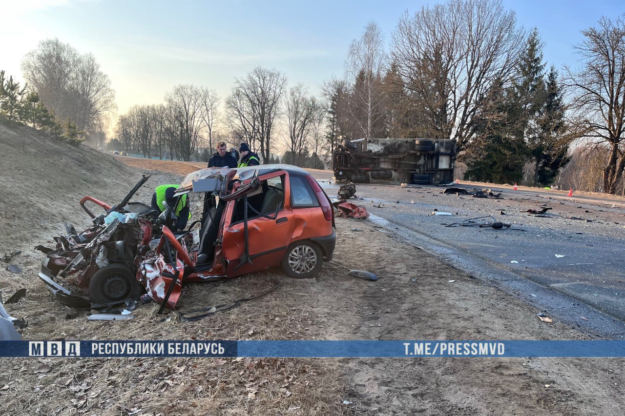 Два человека погибли в лобовом столкновении с грузовиком в Молодечненском районе