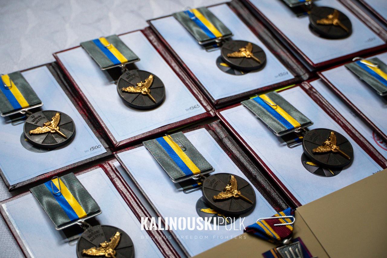 Бойцы полка Калиновского получили награды в Украине