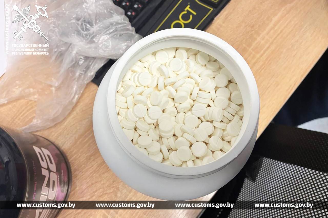 Гражданин Украины вез через Беларусь в Симферополь БАДы с кодеином. Возбуждено уголовное дело