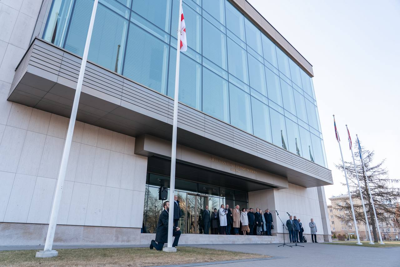 Придет момент, когда мы поднимем его над нашими городами - Тихановская о бело-красно-белом флаге