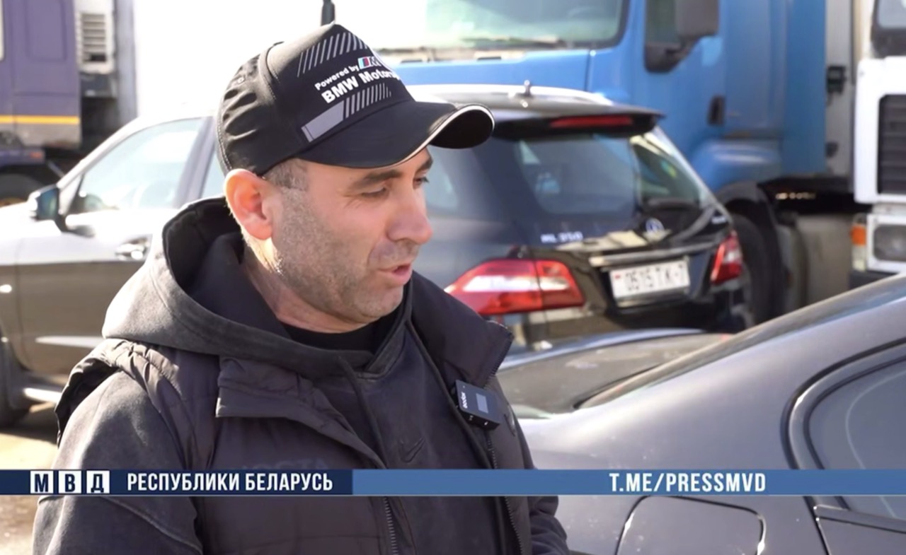 Водитель поставил под удар свой BMW, чтобы остановить угнанный автомобиль в Столбцовском районе