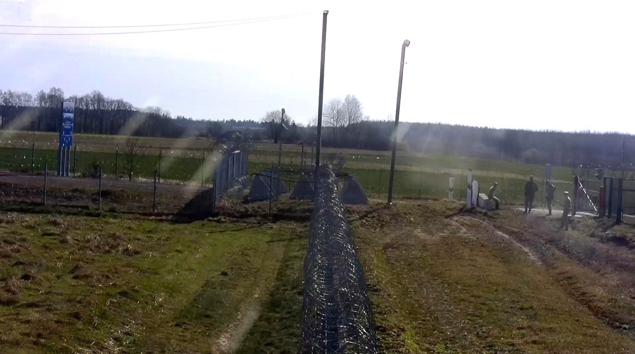 Зашел и присел на бетонный блок — Литва обвиняет беларусского пограничника в незаконном пересечении границ