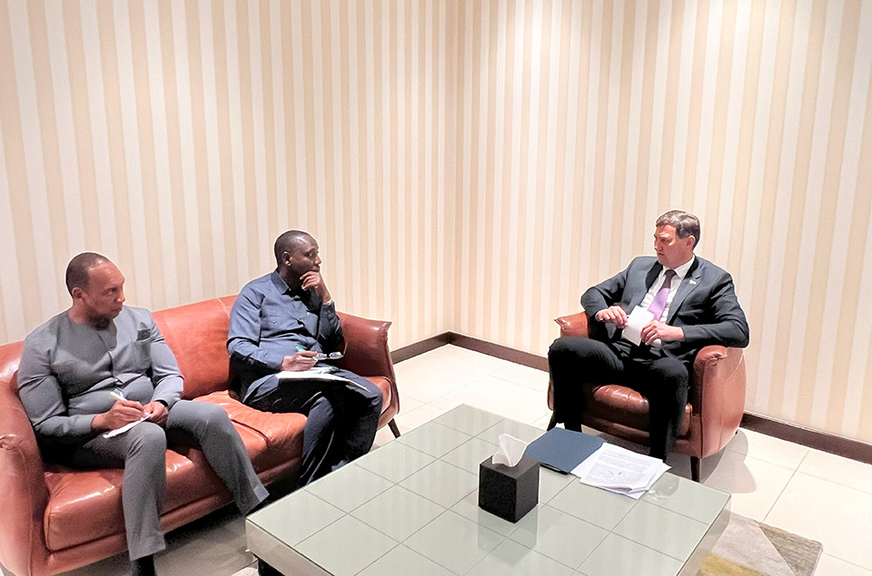 Рыженков в Танзании раздавал приглашения посетить Беларусь