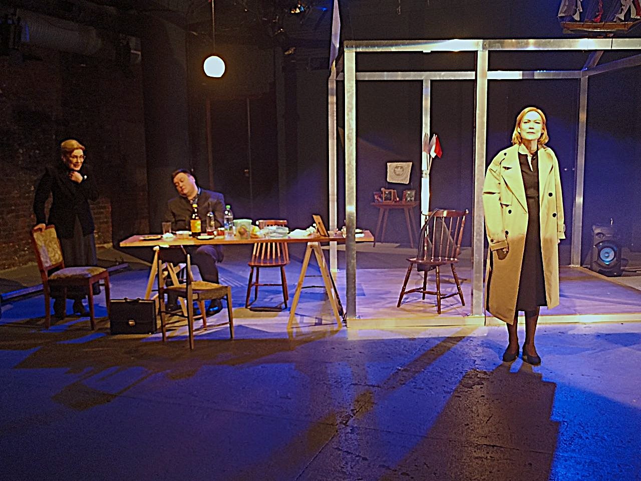 «Мы не даносілі, мы падавалі сігналы!»: неспакойнае Мінскае мора ў новым спектаклі «Купалаўцаў»