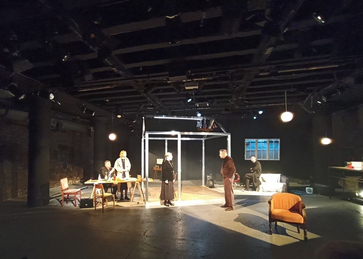 «Мы не даносілі, мы падавалі сігналы!»: неспакойнае Мінскае мора ў новым спектаклі «Купалаўцаў»