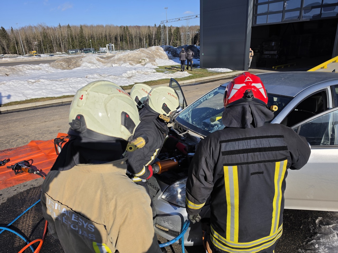 Литовским таможенникам пришлось разобрать автомобиль беларуса, чтобы добраться до сигарет