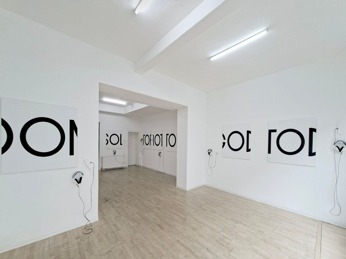 Літара, знак, гук і форма... У Дзюсельдорфе адкрылася выстава беларускіх аўтараў - мастака Андрэя Дурэйкі і кампазітаркі Аляксандры Даньшовай