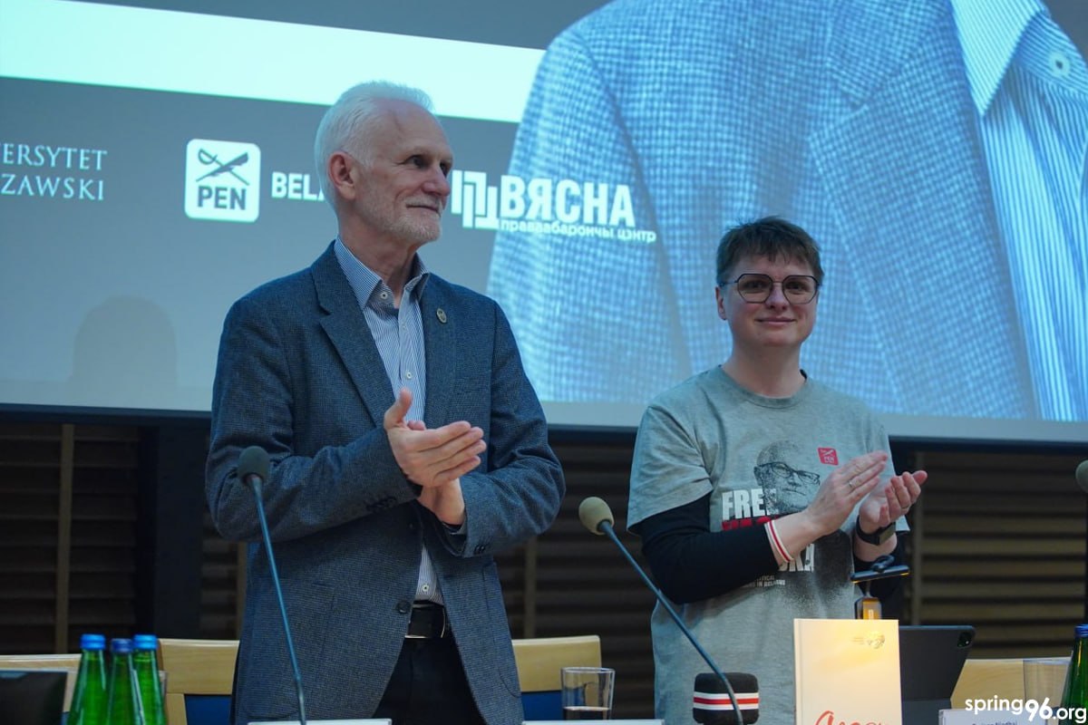 «Беларускае грамадства змянілася». Алесь Бяляцкі пра страчаныя рукапісы, еўрапейскую салідарнасць і веру ў новае пакаленне