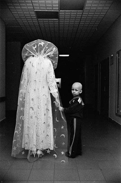 «Напэўна, гадоў сем я хадзіў па шпіталях»: узгадваем успаміны Анатоля Кляшчука пра Чарнобыль і яго фотаздымкі дзяцей, захварэўшых праз навалу