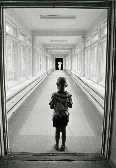 «Напэўна, гадоў сем я хадзіў па шпіталях»: узгадваем успаміны Анатоля Кляшчука пра Чарнобыль і яго фотаздымкі дзяцей, захварэўшых праз навалу