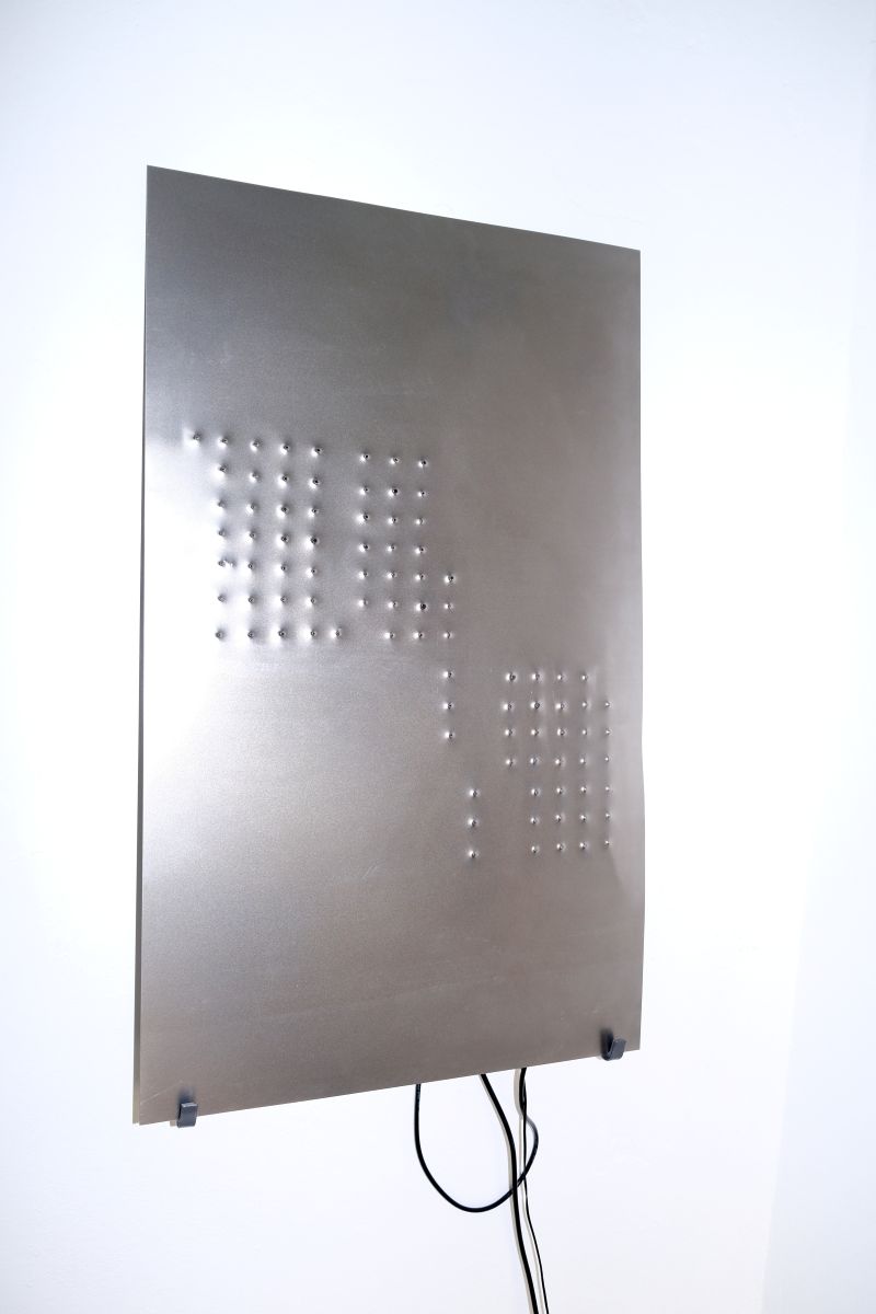 Сямейная траўма, экалагічная катастрофа і ядзерная пагроза: беларускія мастакі пераасэнсавалі досвед Чарнобыля на выставе ў Берліне