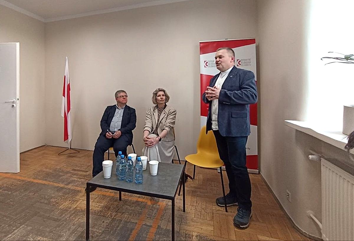 Чатырнаццаць выдавецтваў, каля паўтысячы кніг... Заснавальнікі новай варшаўскай кнігарні Kamunikat.shop расказалі пра далейшыя планы