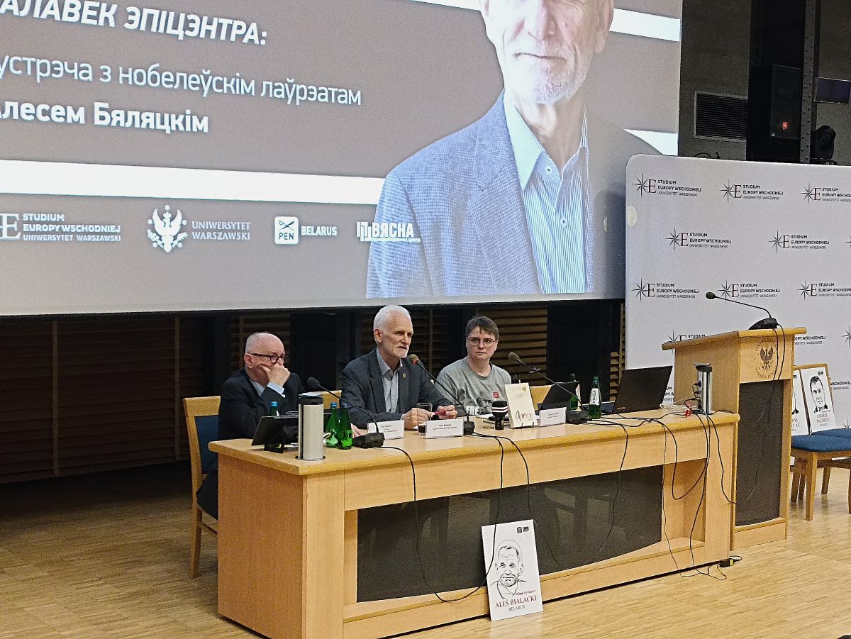 «Шаноўны Аляксандр Фядута, гэта ваш выбар, на якой мове пішаце свае кнігі»: у сеціве пасля выказвання Алеся Бяляцкага разгарэлася дыскусія пра беларускую мову