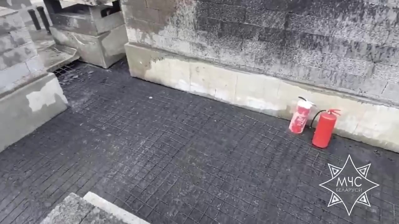 Пажар адбыўся ў Мінск-Міры. Гарэў уцяпляльнік