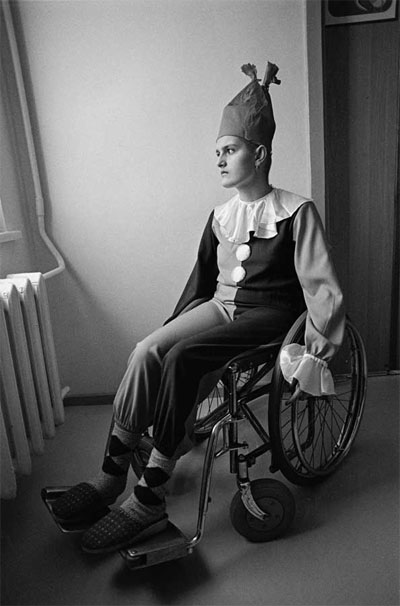 «Напэўна, гадоў сем я хадзіў па шпіталях»: узгадваем успаміны Анатоля Кляшчука пра Чарнобыль і яго фотаздымкі дзяцей, захварэўшых праз навалу