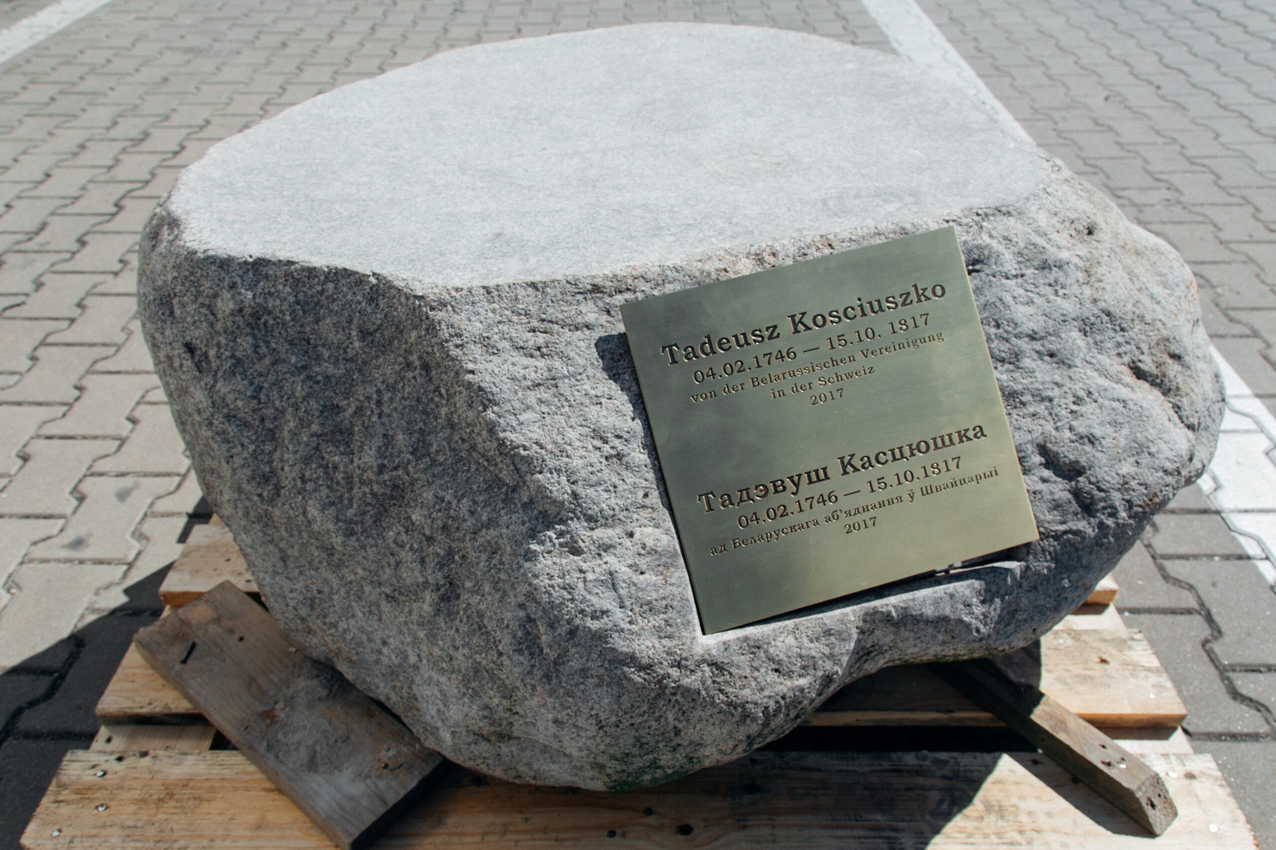 Ініцыятыва MALDZIS і швейцарскі дабрачынны Фонд Марыі Магдалены Радзівіл абнавілі мемарыял Тадэвуша Касцюшкі ў Швейцарыі
