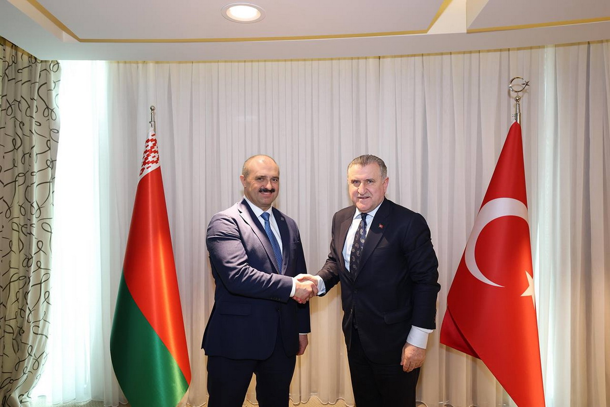 Виктор Лукашенко слетал в Турцию на правительственном бизнес-джете "по делам"