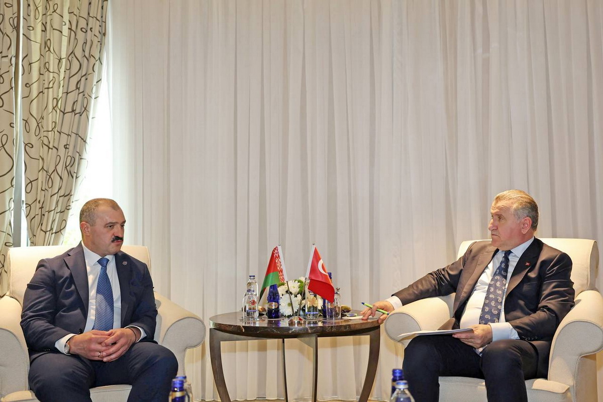 Виктор Лукашенко слетал в Турцию на правительственном бизнес-джете "по делам"